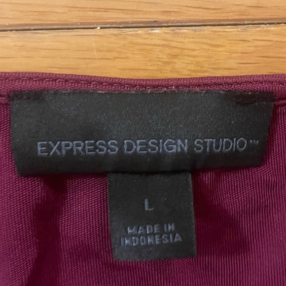 Stunning Express Design Studio burgundy sleeveless jeweled v neck top size large - Picture 7 of 8